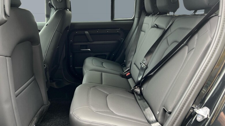 Land Rover Defender 3.0 D250 X-Dynamic SE 110 5dr Auto Diesel Estate